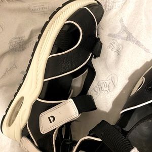 EARTH leather athletic sandals